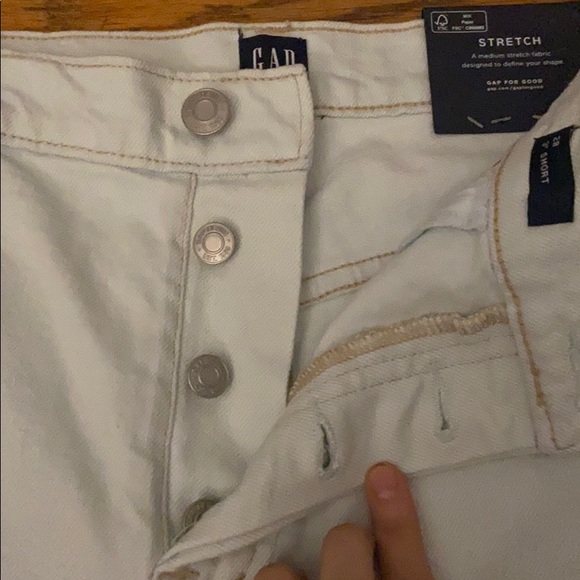 Brand new Gap shorts. - Picture 2 of 7